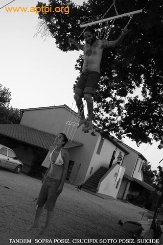 TANDEM  SOPRA POSIZ. CRUCIFIX SOTTO POSIZ. SUICIDE